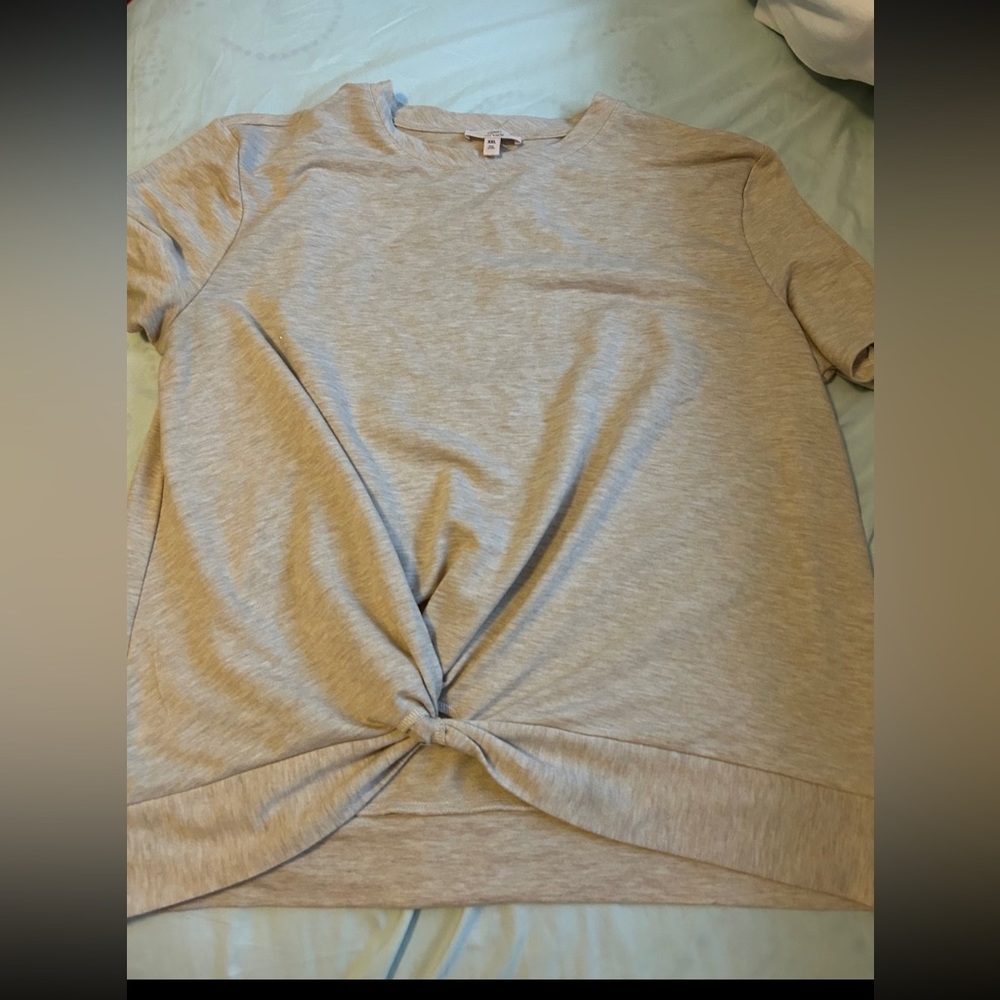 women’s beige tee shirt